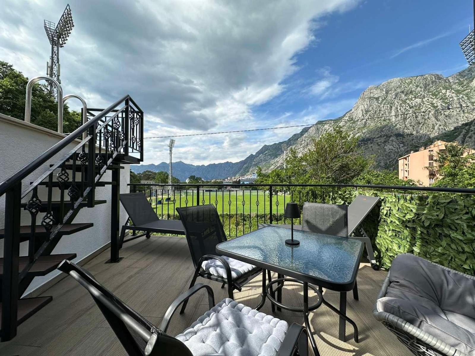 Sunshine Apartment With Private Pool And Parking Kotor Buitenkant foto